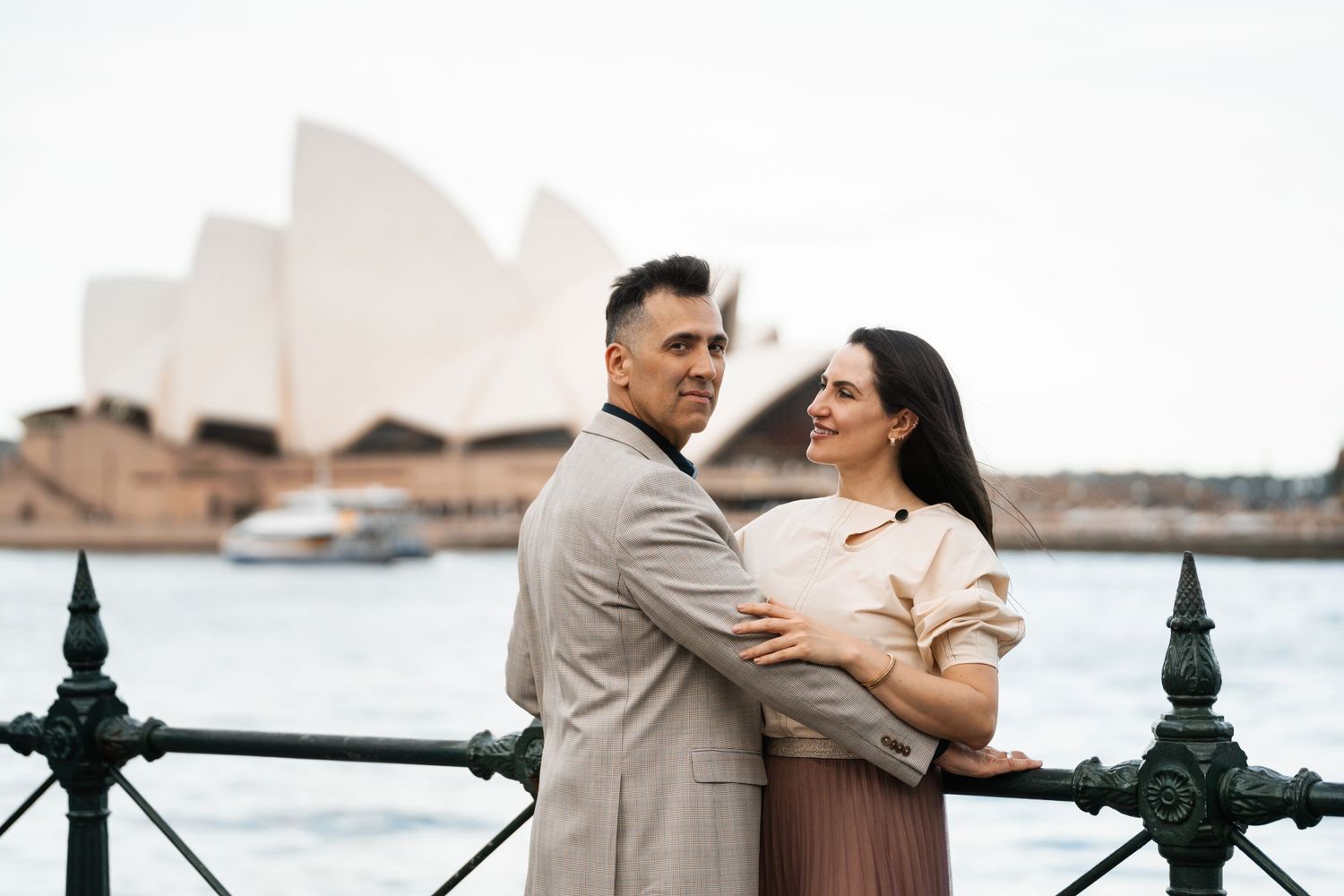 Sydney couples photography session with the Sydney Opera house in the background