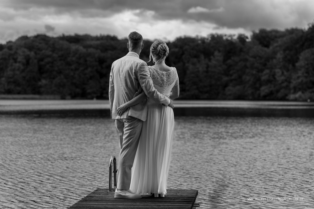 Hochzeitsfoto mit Brautpaar im Caffè Wildau
Brautpaar Bilder an Caffe Wildau