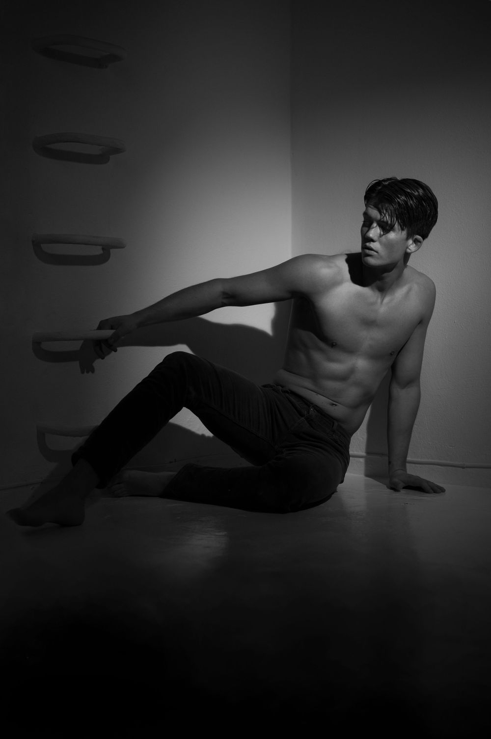 Artistic fitness portrait showing muscular form in dramatic black and white.