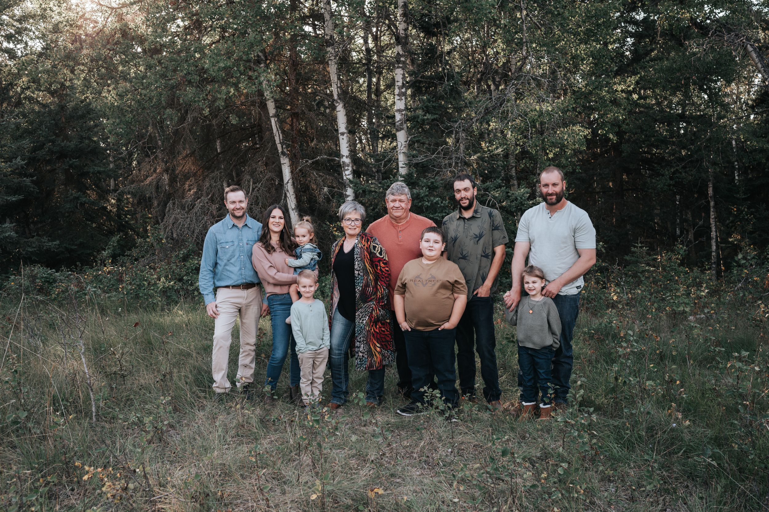 Extended Family Photography taken in Ponoka Alberta