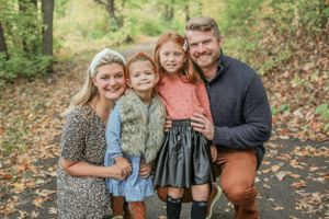 Family photos in park by Angie Reed Photography