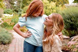 Family photos in park by Angie Reed Photography