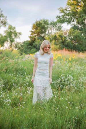 Senior photos in a field by Angie Reed Photography