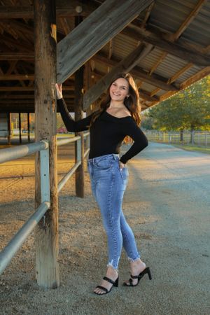 Senior photos at Finley River Park in Ozark, Missouri