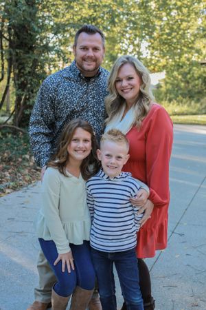 Family photos at Finley Farms in Ozark, Missouri