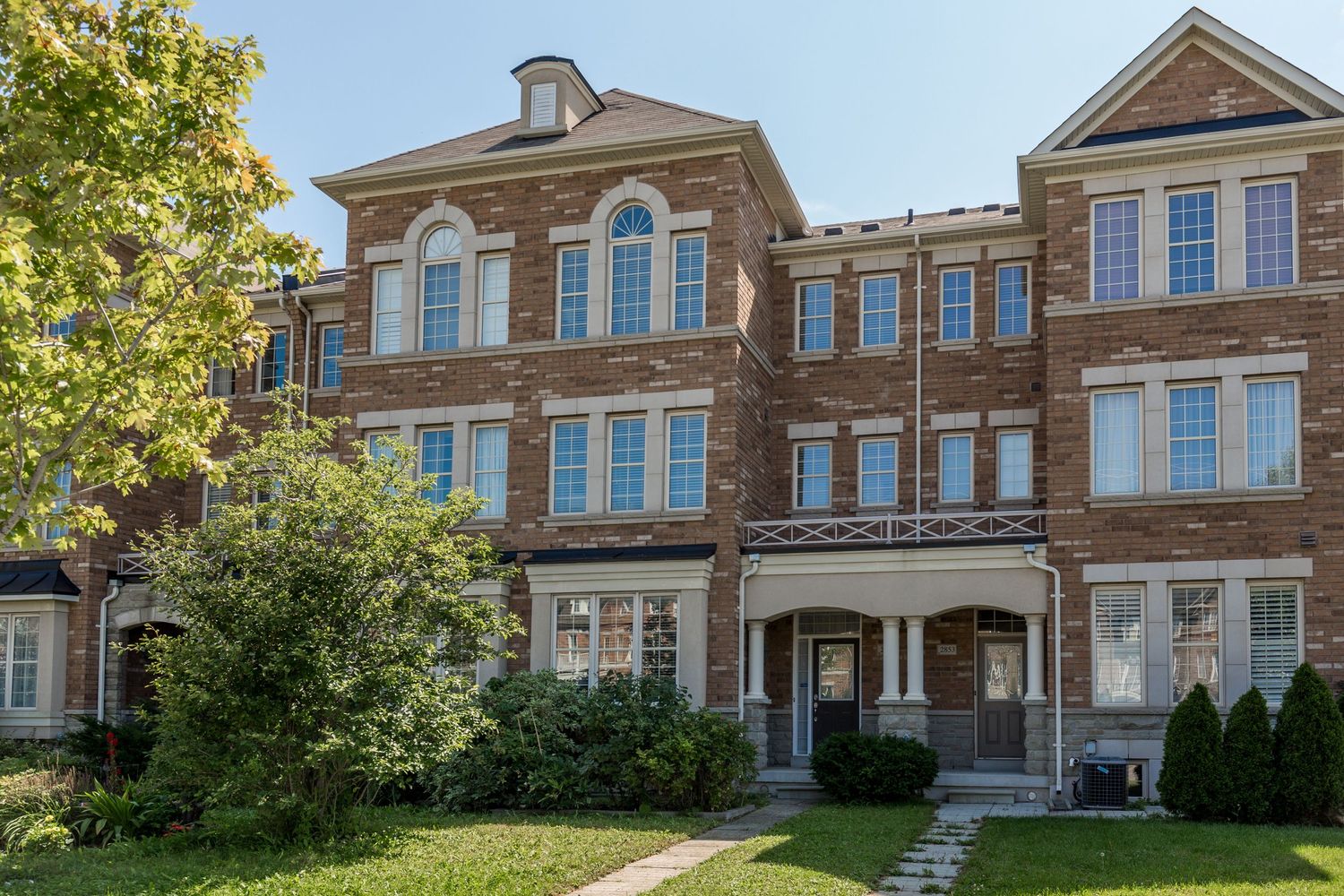 A photo of a townhome in Markham Ontario for a real estate listing in york Region photographed by Sarah Tennant