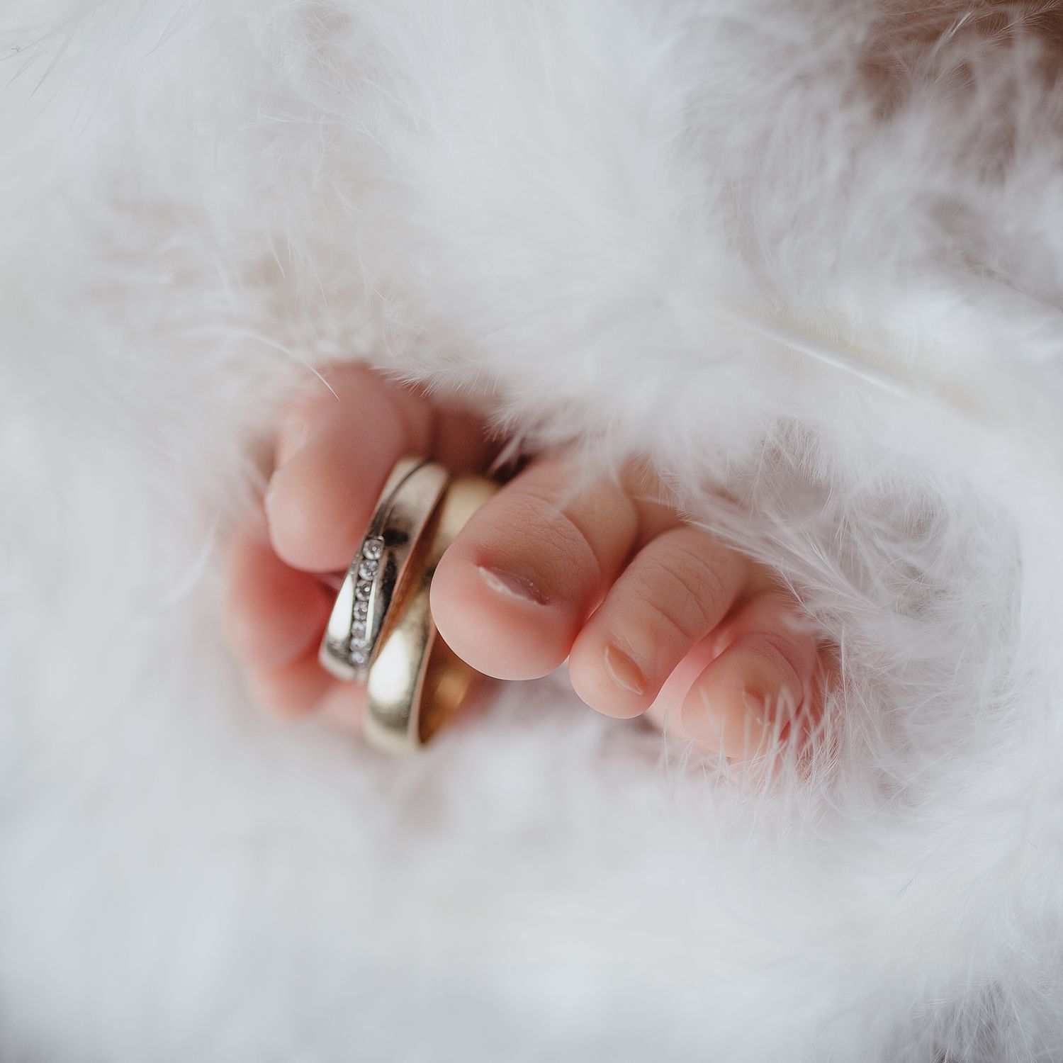 detailna fotka noziciek pri newborn foteni v Bratislave Domi Bobak Photography
