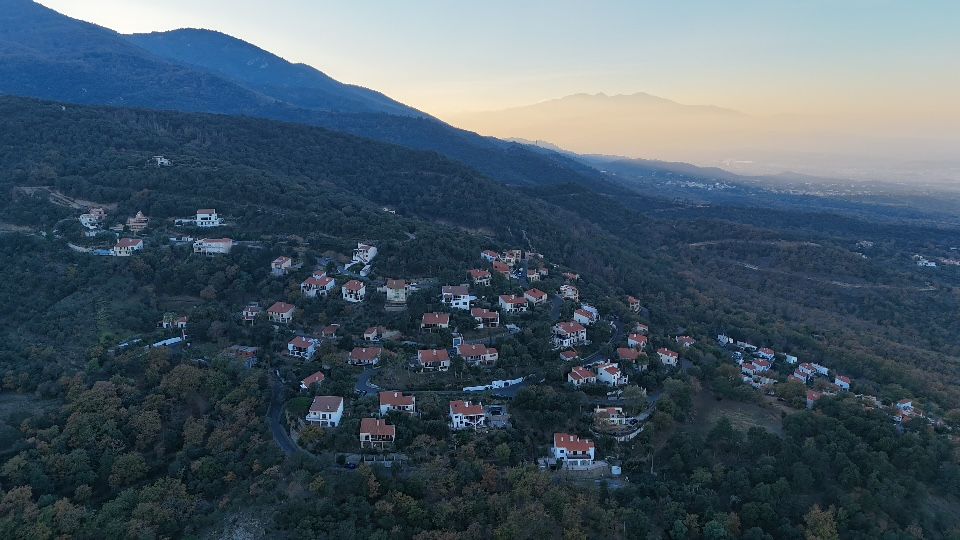 domaine laroque des albères avec coucher de soleil