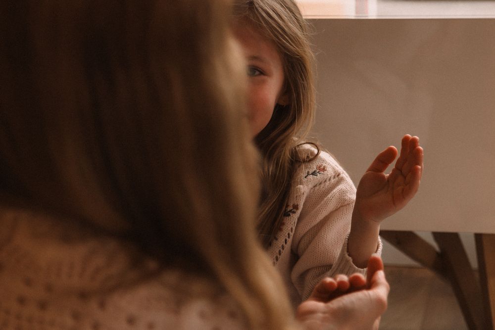 Séance photo lifestyle à L'Isle-sur-la-Sorgue : votre famille, votre maison, votre histoire racontée en images.