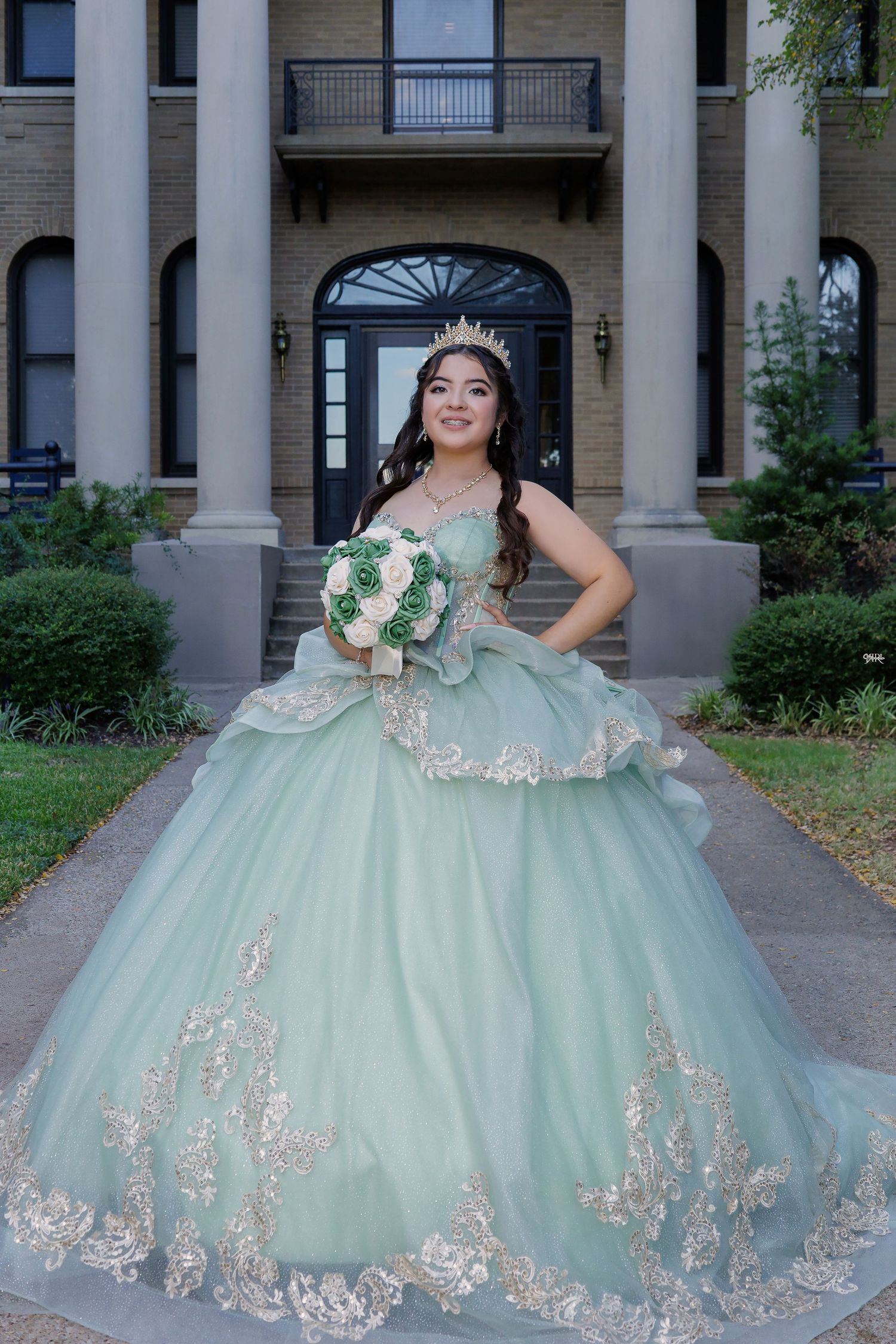 Dallas photography and video for Quinceañeras
 - R & R Marcelo DFW