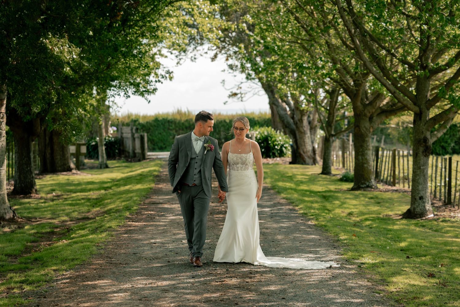 Hamilton wedding photographer at Rosenvale wedding venue