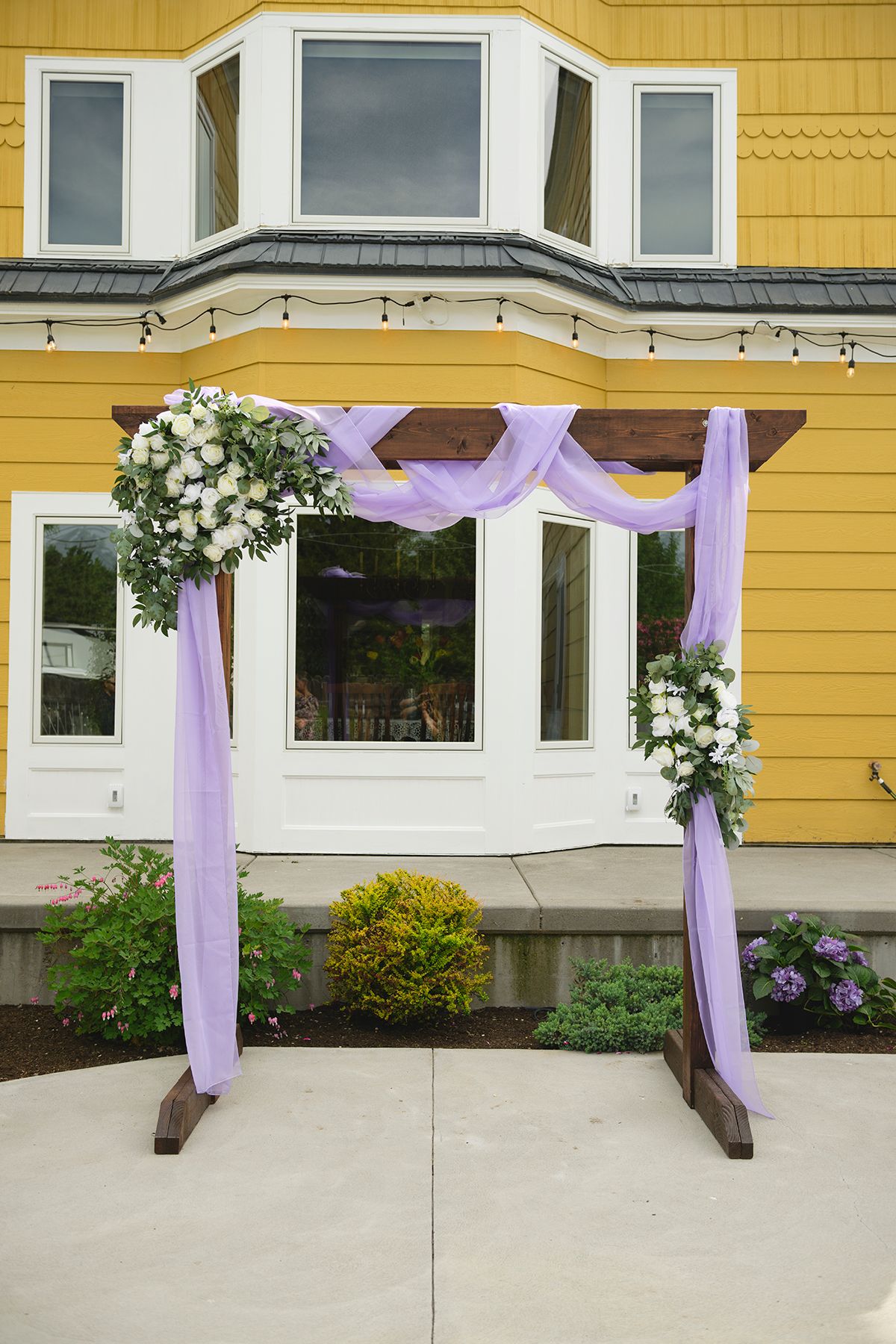 Blackfoot wedding photographer ShutterGirl  details at backyard wedding in Blackfoot idaho
