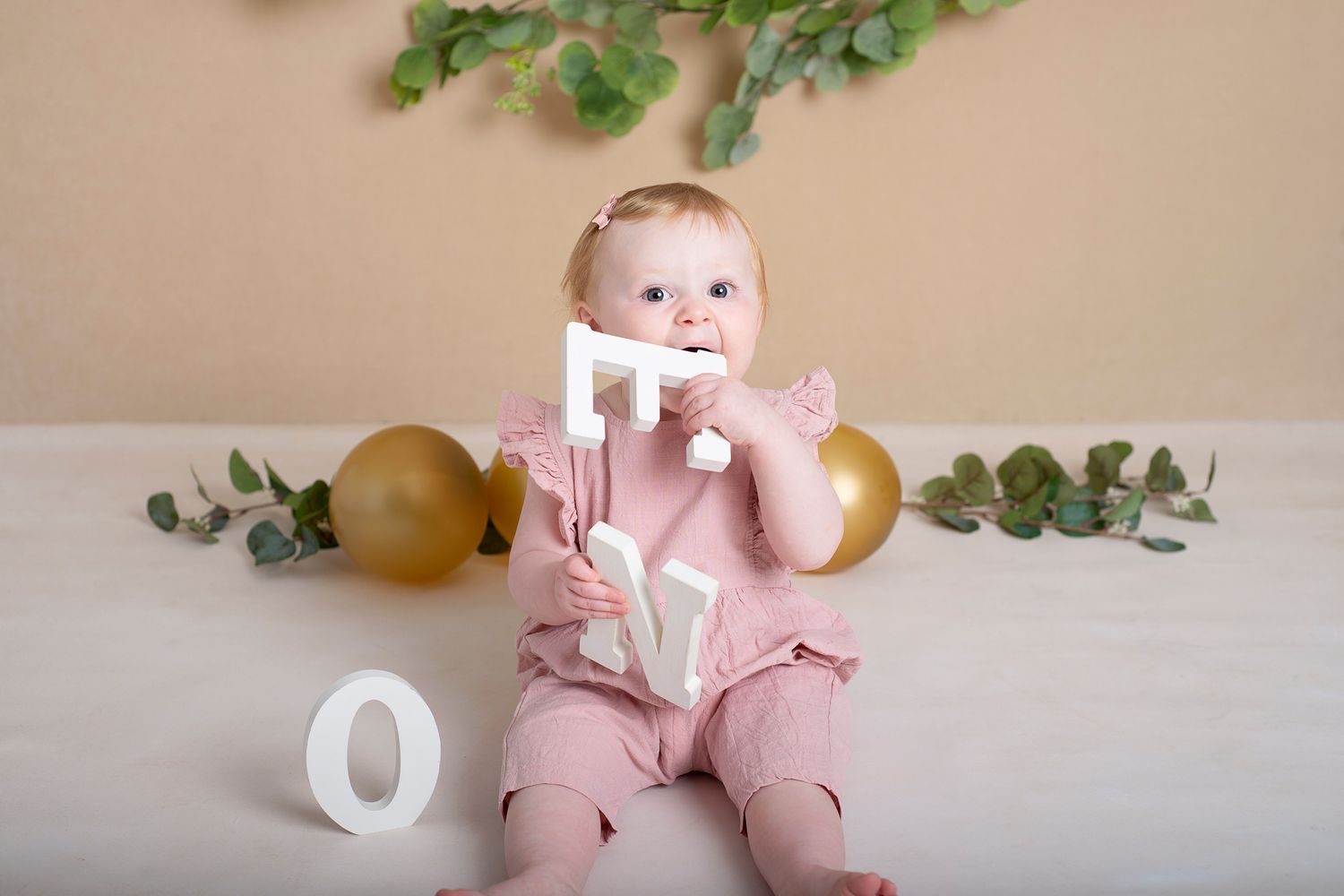 First birthday photos with one letters