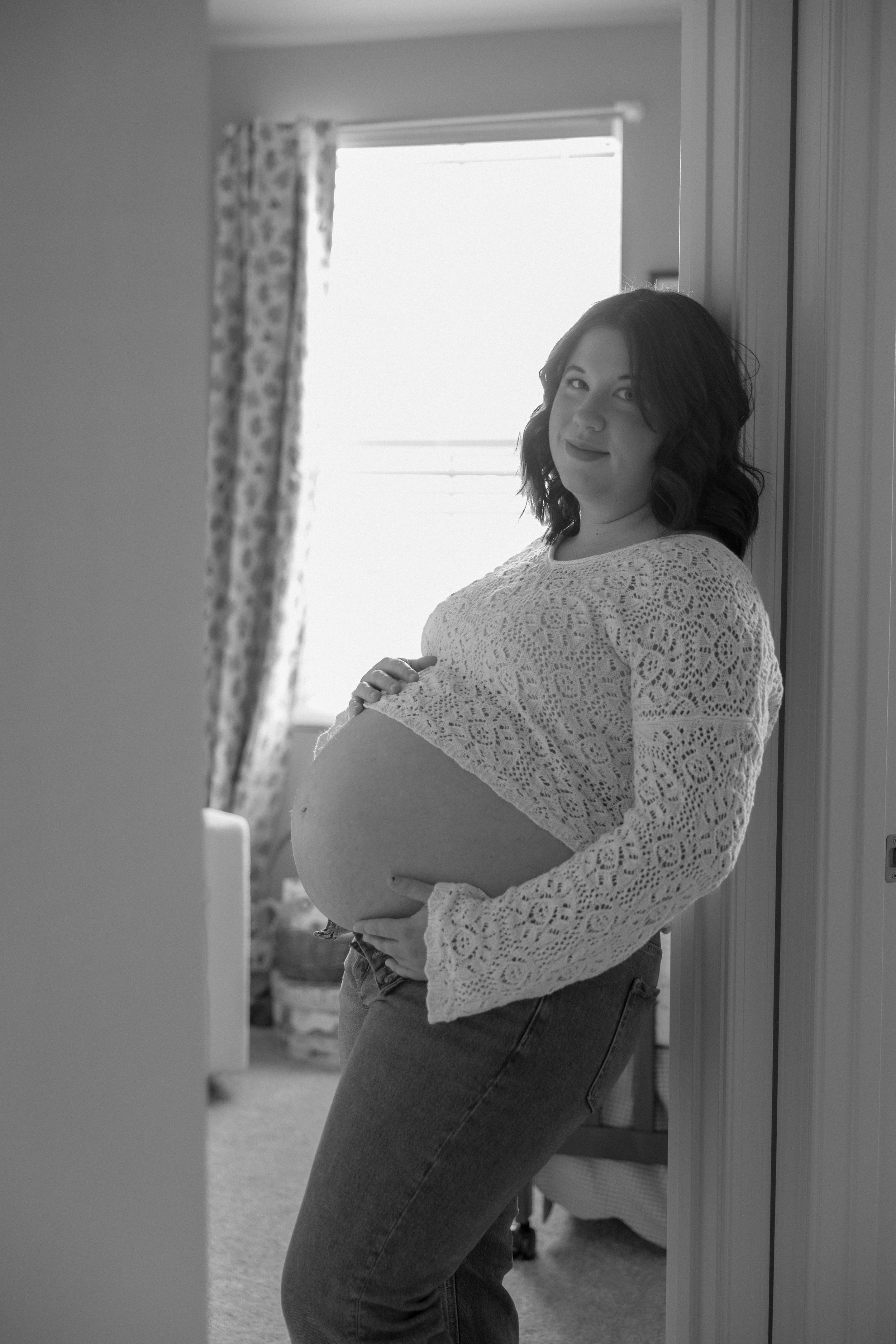 Waynesboro, VA lifestyle maternity photographer capturing families and their special milestones.