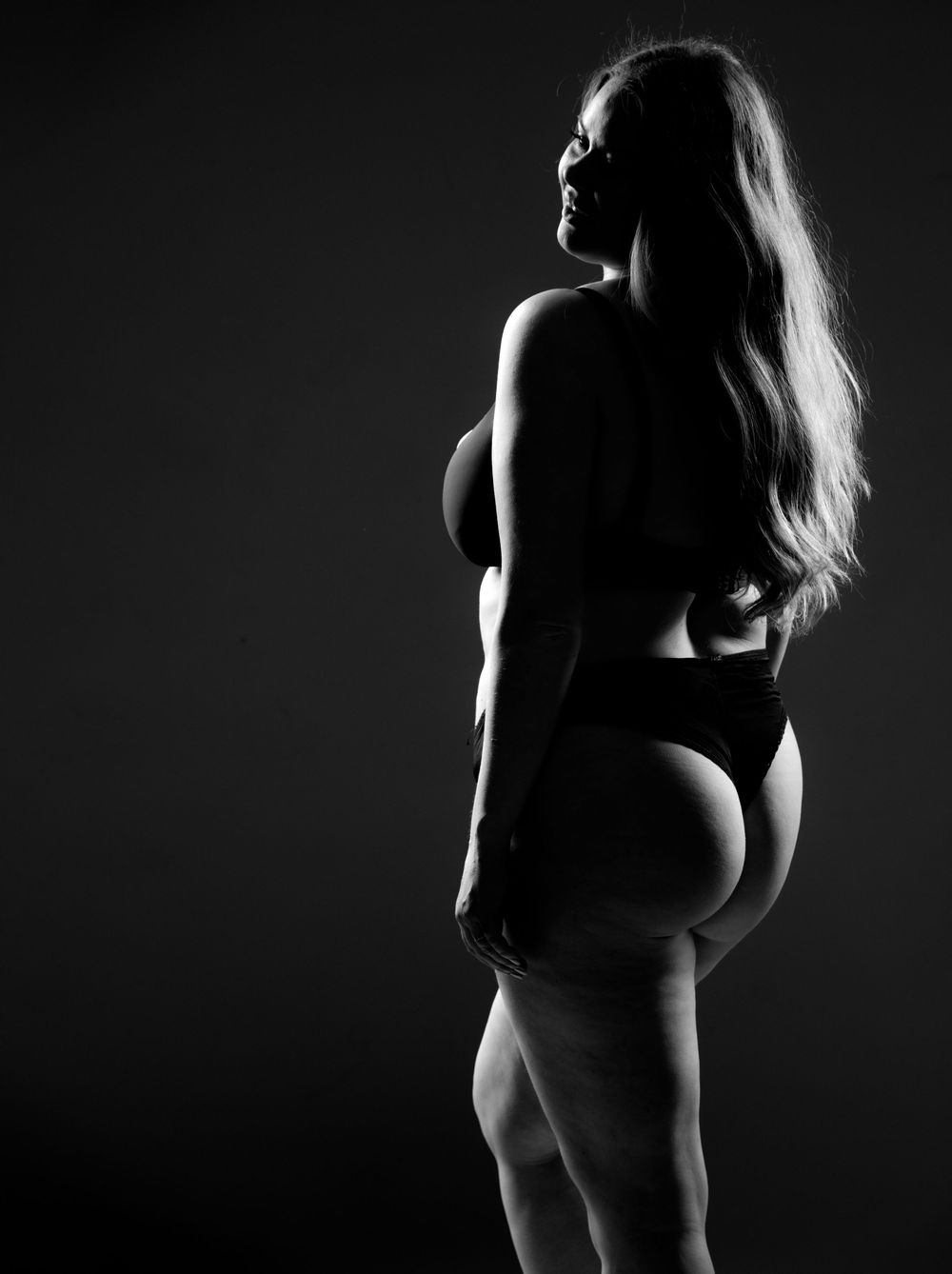 modeldrømme og hyggelig veninde aften med bobler og skønt musik photoshoot ved Kristian Bast