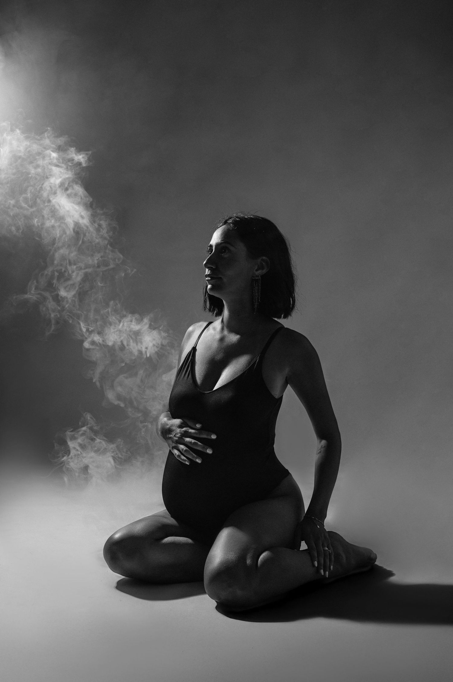 Séance photo grossesse au studio proche Beauvais dans une ambiance mode et artistique- Mathilde Verduyn