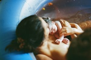 nadine luise wache; documentary style photography, cairns family photographer; analogue photographer; film photographer family birth