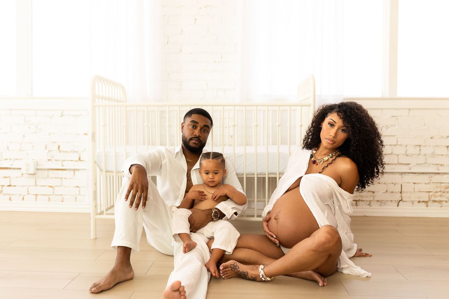 Dallas newborn photographer that provides a luxury in-home client experience.