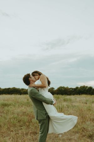 Vintage Wedding Photography In Texas, backyard wedding photographer-affordable and retro style