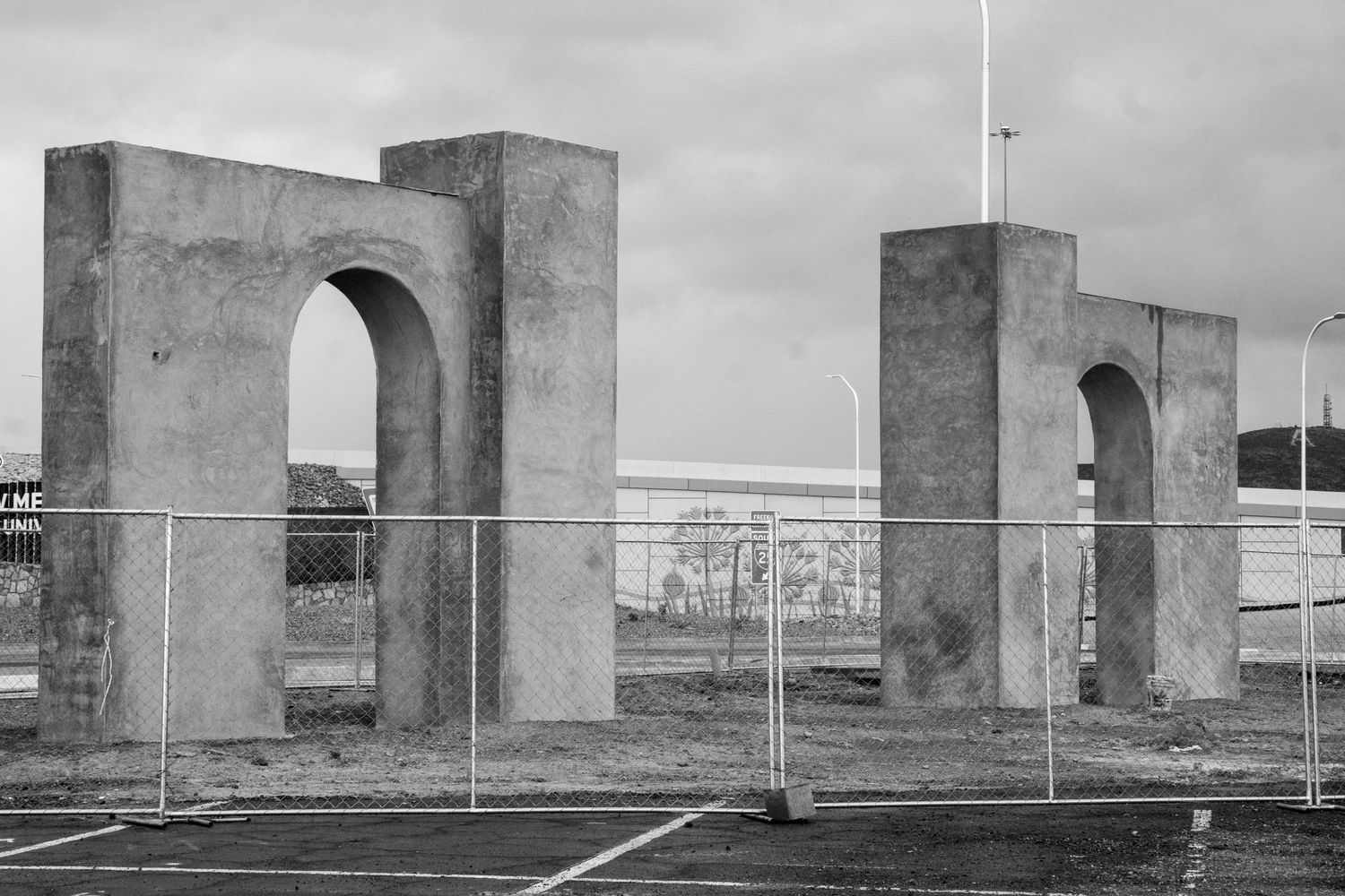 Two monuments, a construction project