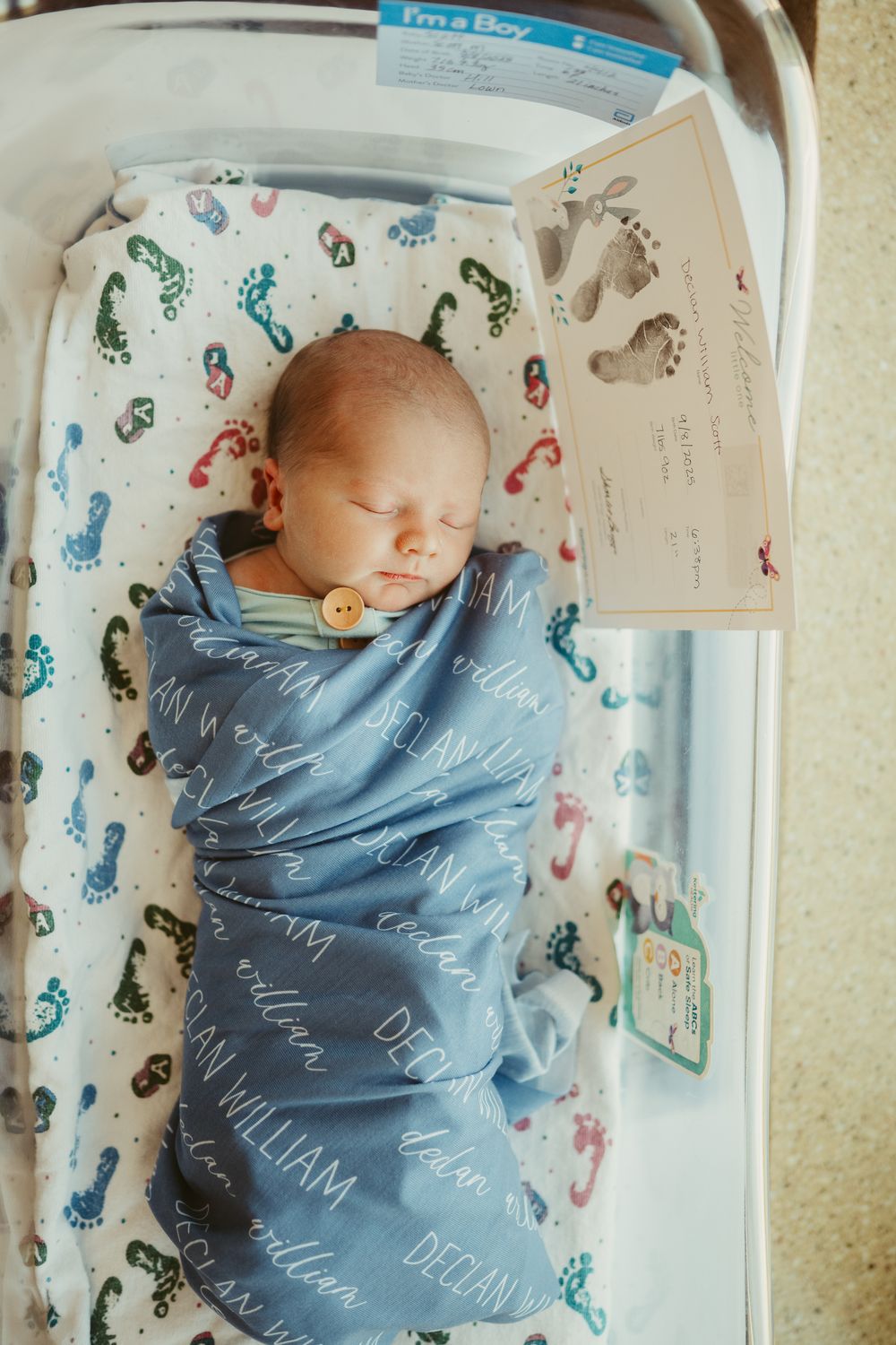 Fresh 48 session by Dayton, Ohio based newborn photographer Disney Magic Photography, serving Beavercreek, Bellbrook, Kettering and more.