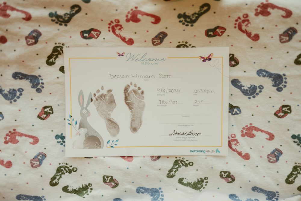 Fresh 48 session by Dayton, Ohio based newborn photographer Disney Magic Photography, serving Beavercreek, Bellbrook, Kettering and more.