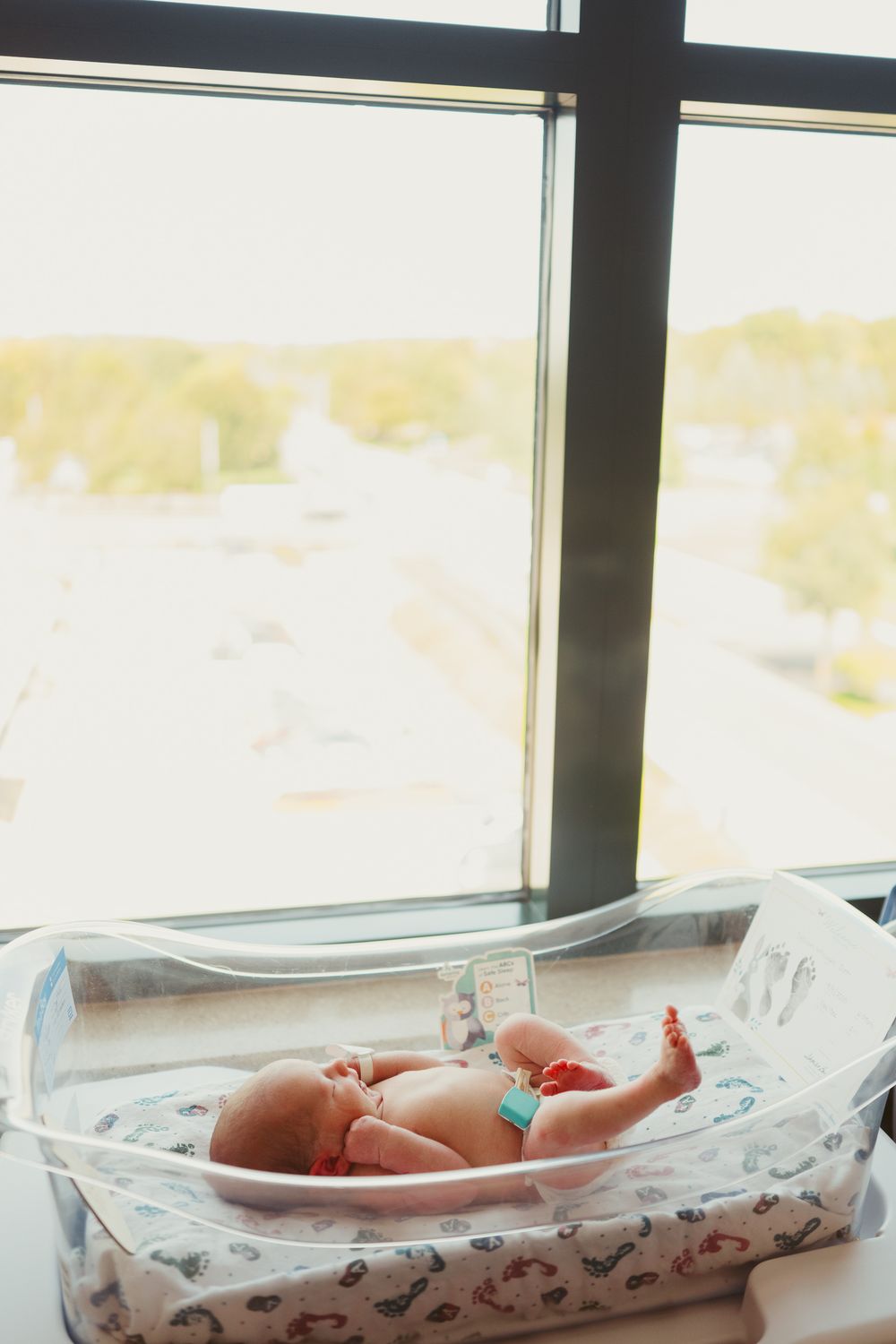 Fresh 48 session by Dayton, Ohio based newborn photographer Disney Magic Photography, serving Beavercreek, Bellbrook, Kettering and more.