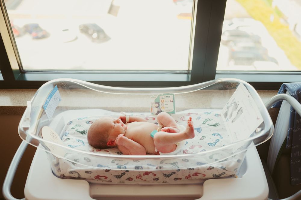 Fresh 48 session by Dayton, Ohio based newborn photographer Disney Magic Photography, serving Beavercreek, Bellbrook, Kettering and more.