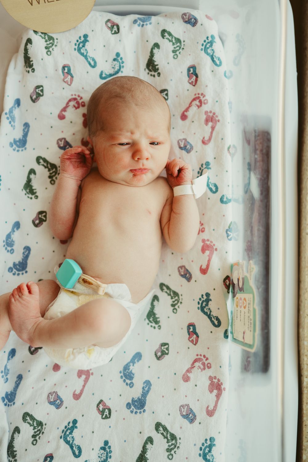Fresh 48 session by Dayton, Ohio based newborn photographer Disney Magic Photography, serving Beavercreek, Bellbrook, Kettering and more.