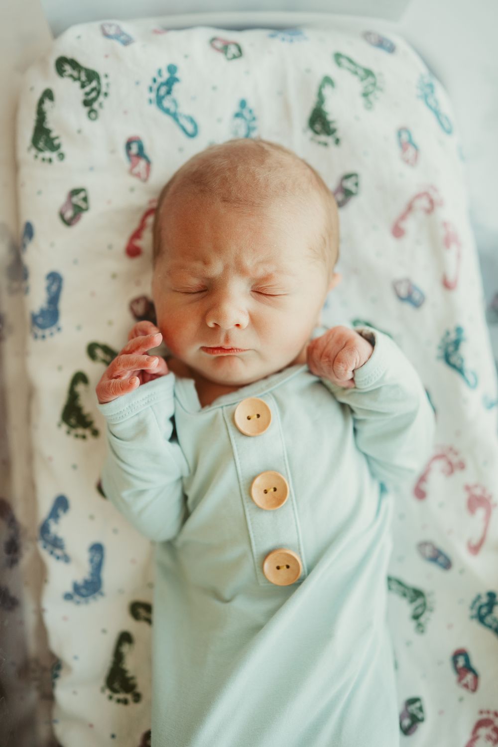 Fresh 48 session by Dayton, Ohio based newborn photographer Disney Magic Photography, serving Beavercreek, Bellbrook, Kettering and more.