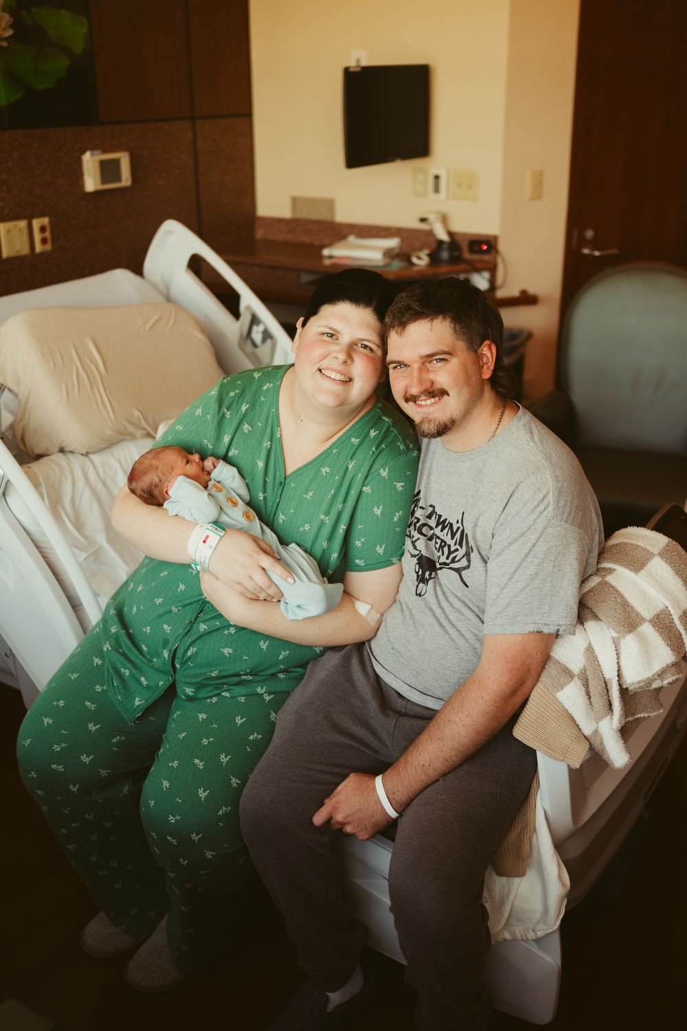 Fresh 48 session by Dayton, Ohio based newborn photographer Disney Magic Photography, serving Beavercreek, Bellbrook, Kettering and more.