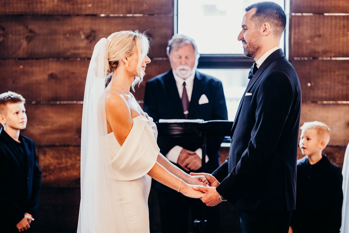 Emotional first look between bride and groom before ceremony

Emotional first look between bride and groom before ceremony