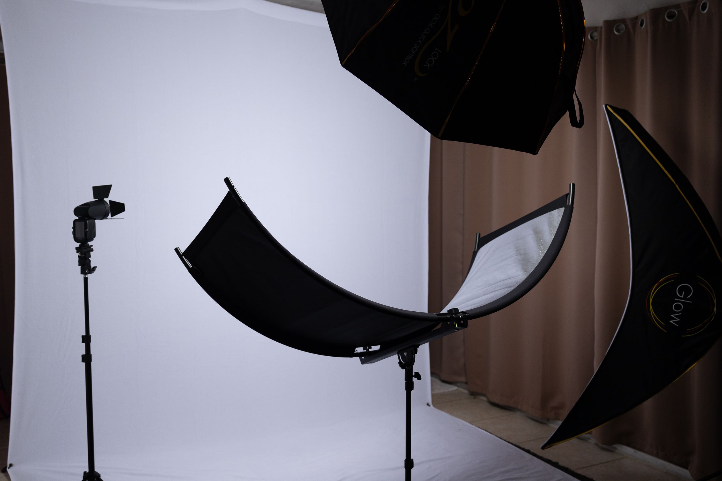 Sunshine Lens photography studio with professional lighting and softbox setup