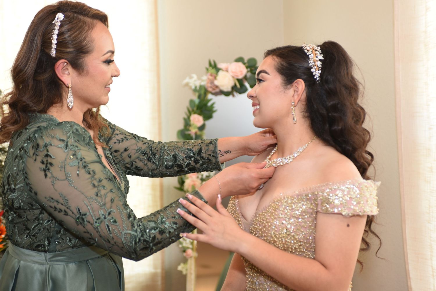 Behind the scenes quinceañera photography and videography in Dallas Fort Worth by Fotolilly team