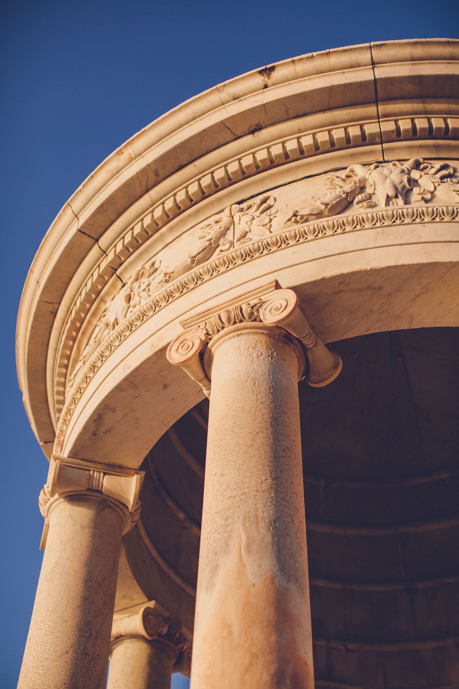 Architectural detail of the marble temple at Son Marroig wedding venue in Mallorca