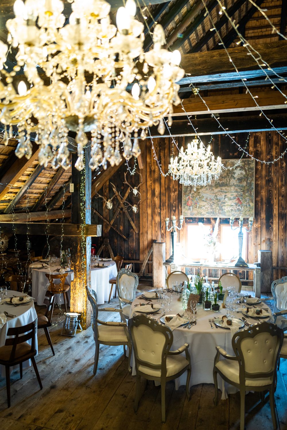 Elegante Scheunenhochzeit im Henslerhof. Historisches Flair und exklusive Fotografie in Hinterzarten