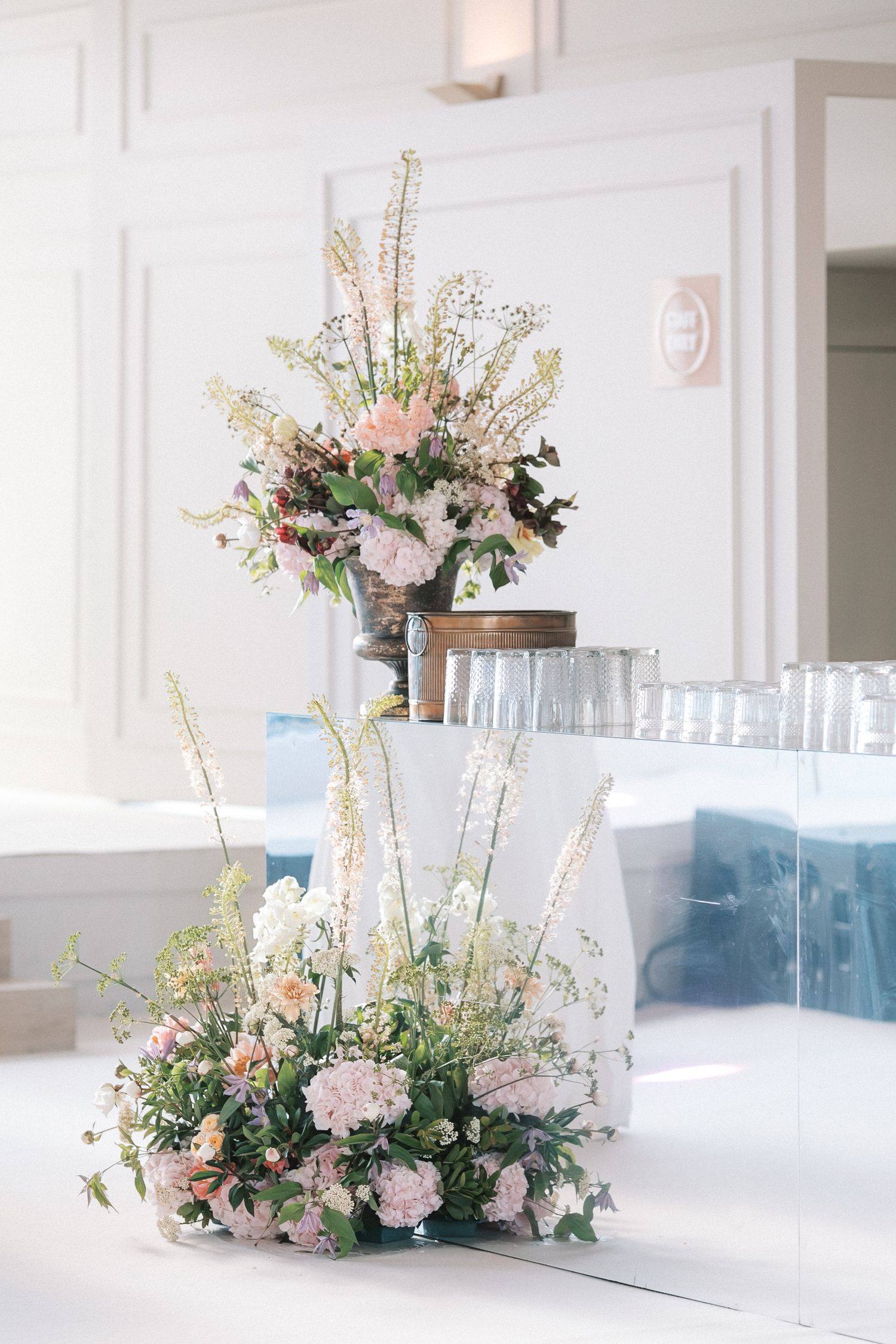 Floral arrangement with soft pastel tones at Palácio do Correio-Mor wedding in Portugal