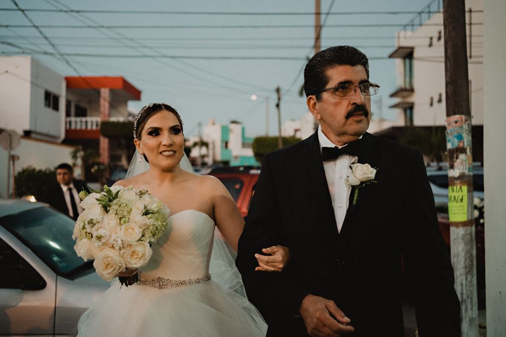 Father accompanying his daughter (the bride) to the ceremony, a touching father-daughter moment