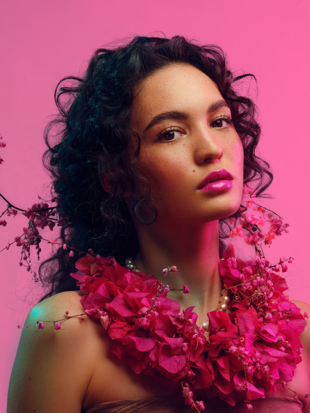 shooting photo portrait studio fond rose fluo tahiti fashion week
