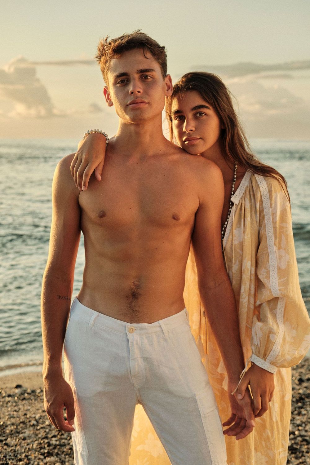 shooting photo editorial couple sunset hine magazine tahiti