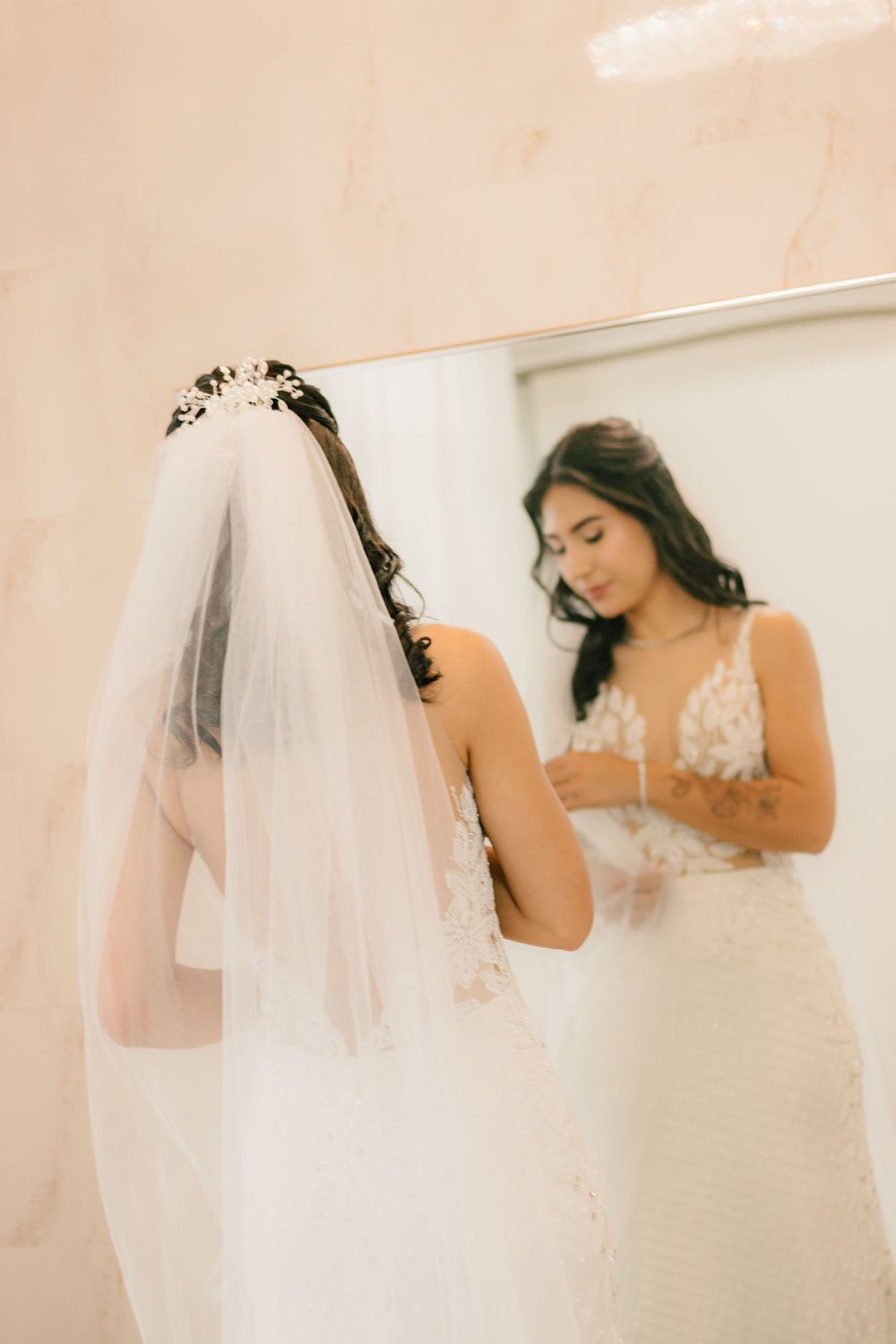 casamento, noiva, noivo, vestido de noiva, buquê, casamento externo ao ar livre, making off noiva, véu
