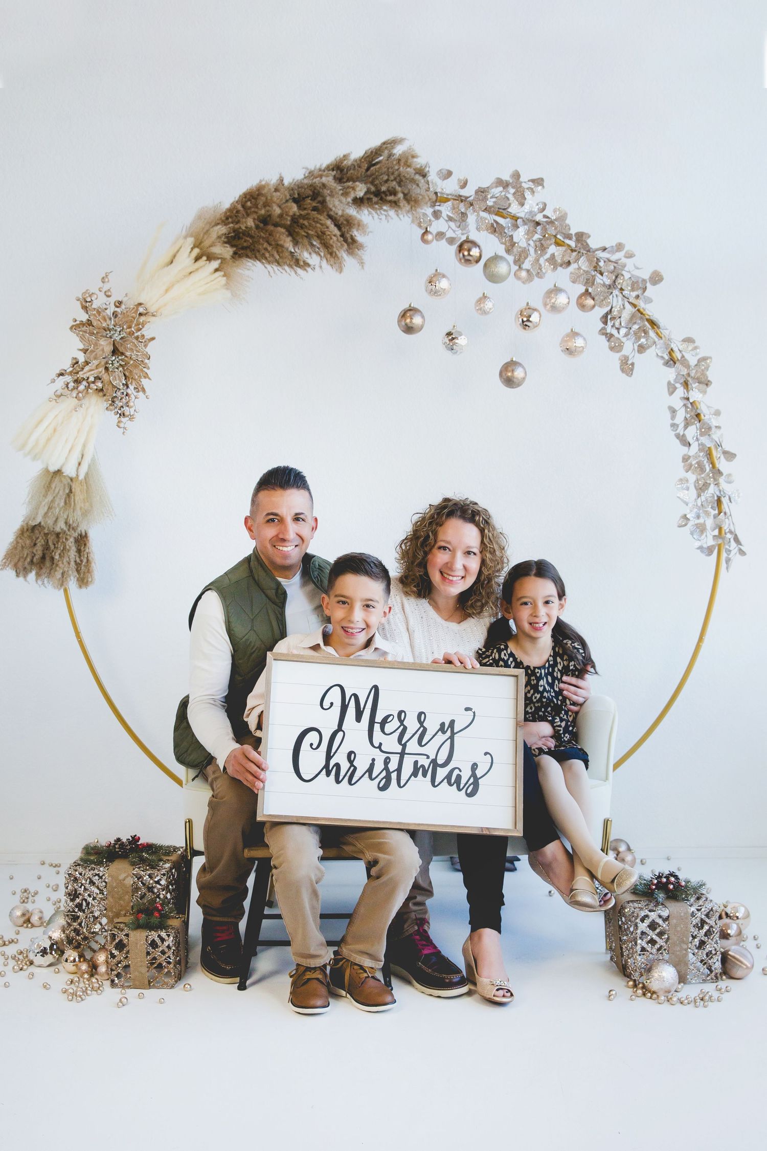 holiday photo session, holiday portraits, holiday mini session, cute holiday sets, christmas cards, christmas photo shoot, holiday cards