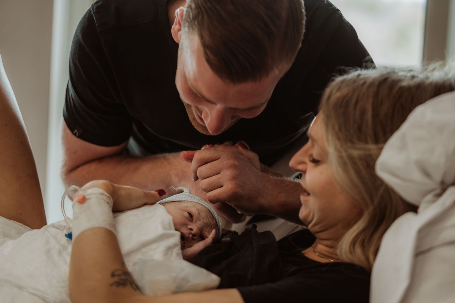 Geboortefotograaf geboorte geboortefotografie brabant Oss bevalling Den Bosch Uden  fotografie baby newborn newlife birth ouders gezin