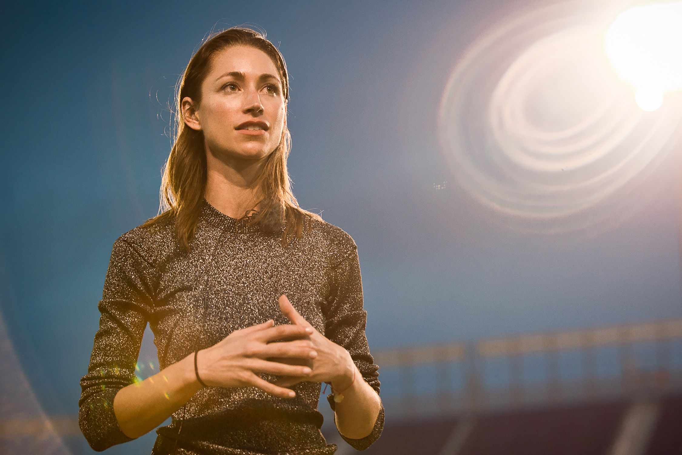 Tara Stiles yoga instructor speaking on stage 
Jeffrey Tholl photography