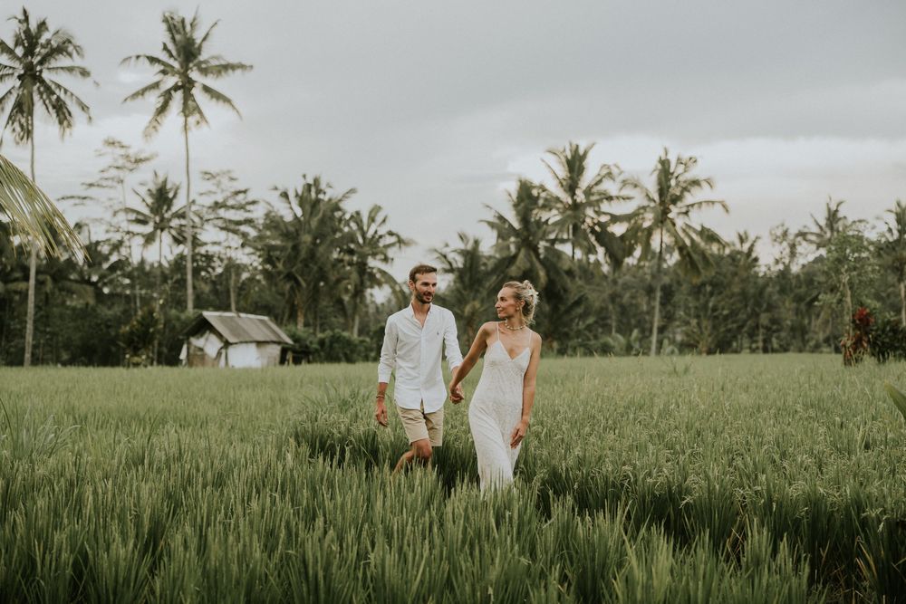Romantic couple photoshoot in Bali at rice field views