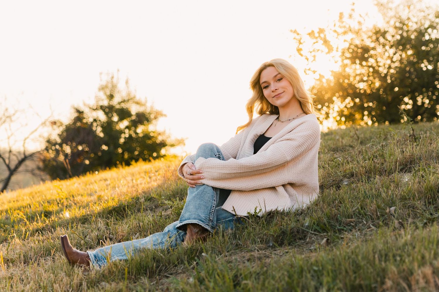 madison wi outfit inspiration for senior photos what to wear professional photographer advice tips tricks cowboy boots rustic charm country