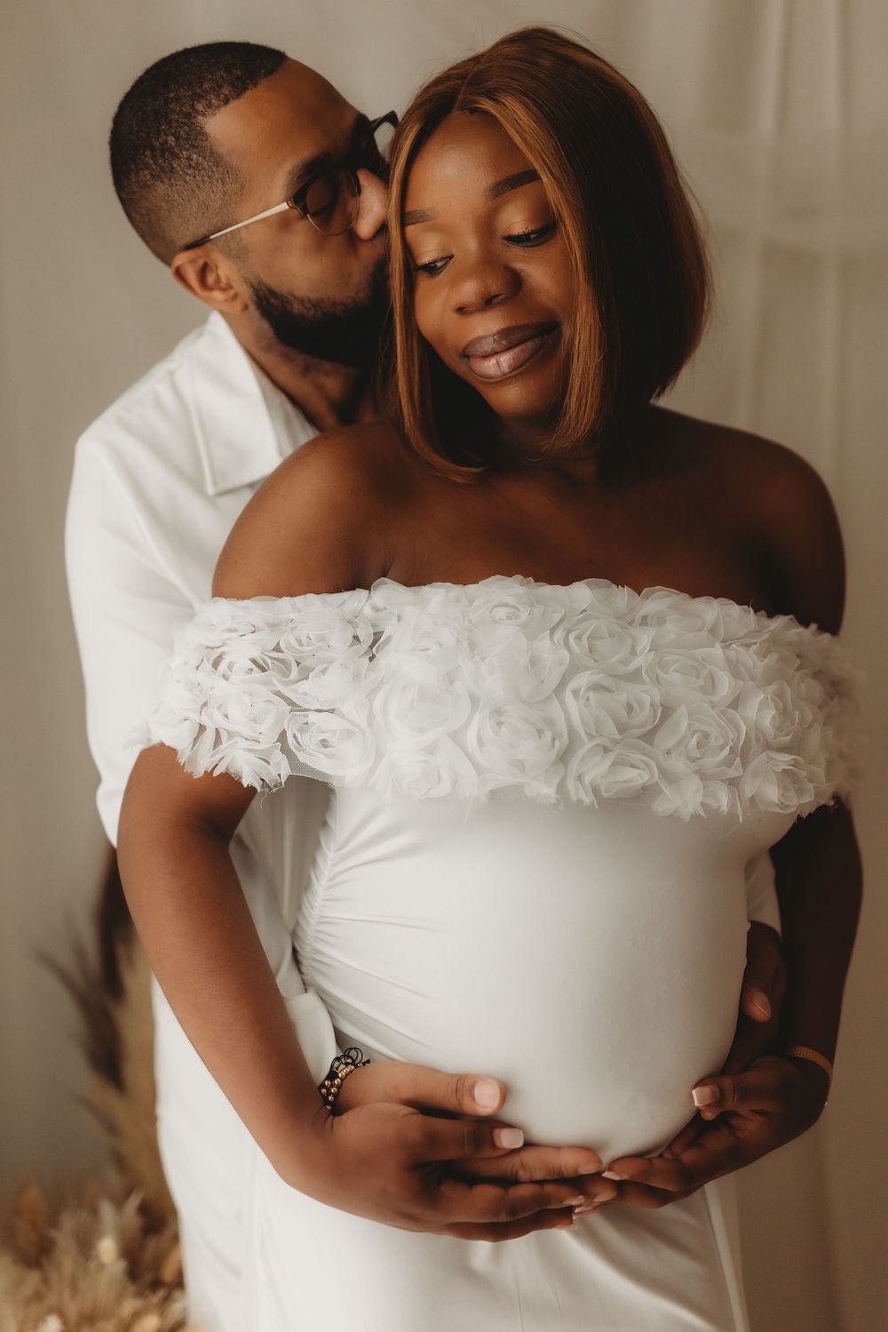 Elegant maternity photoshoot in natural light studio Vilvoorde near Brussels