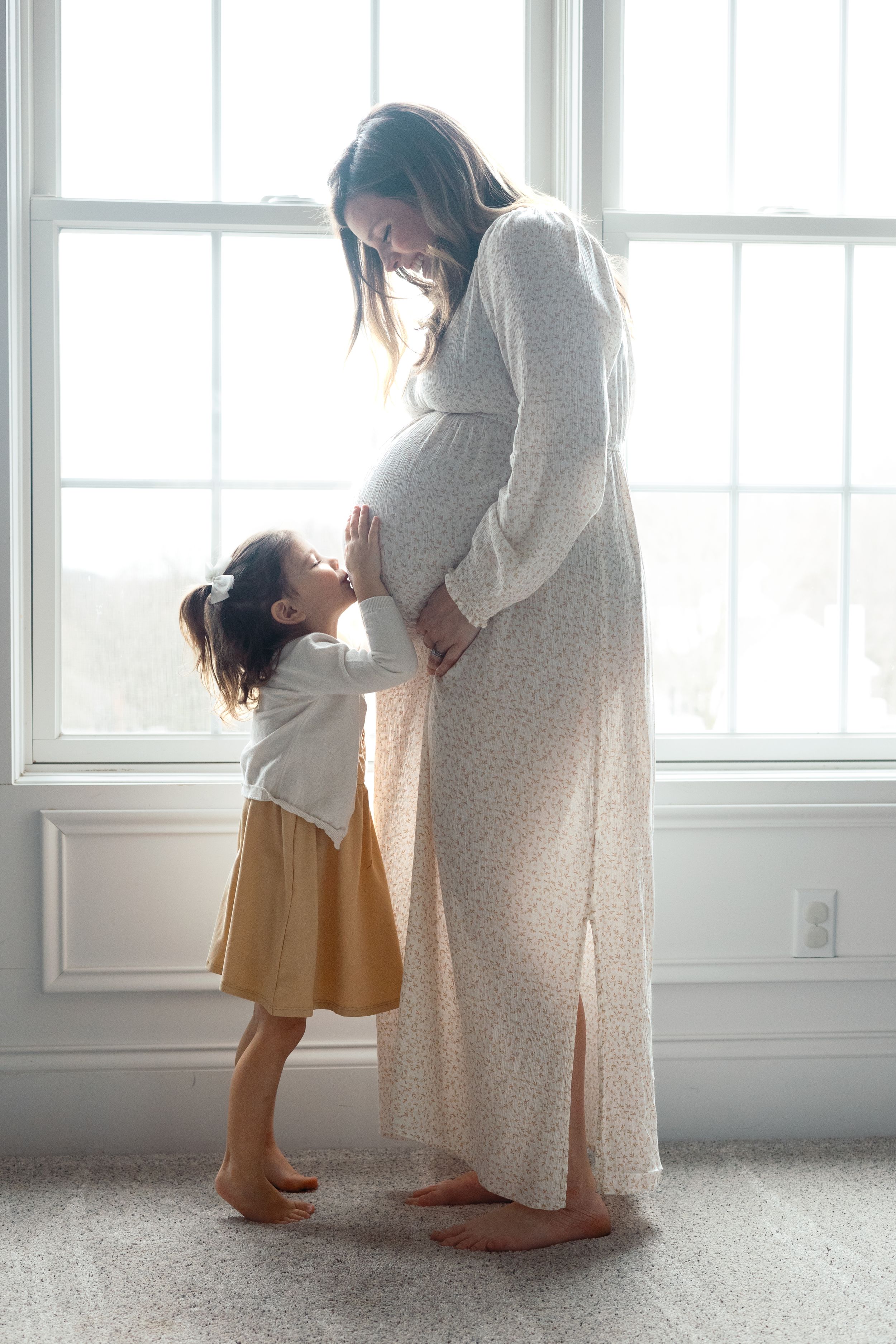 in home maternity photo taken by a newark ohio maternity photographer