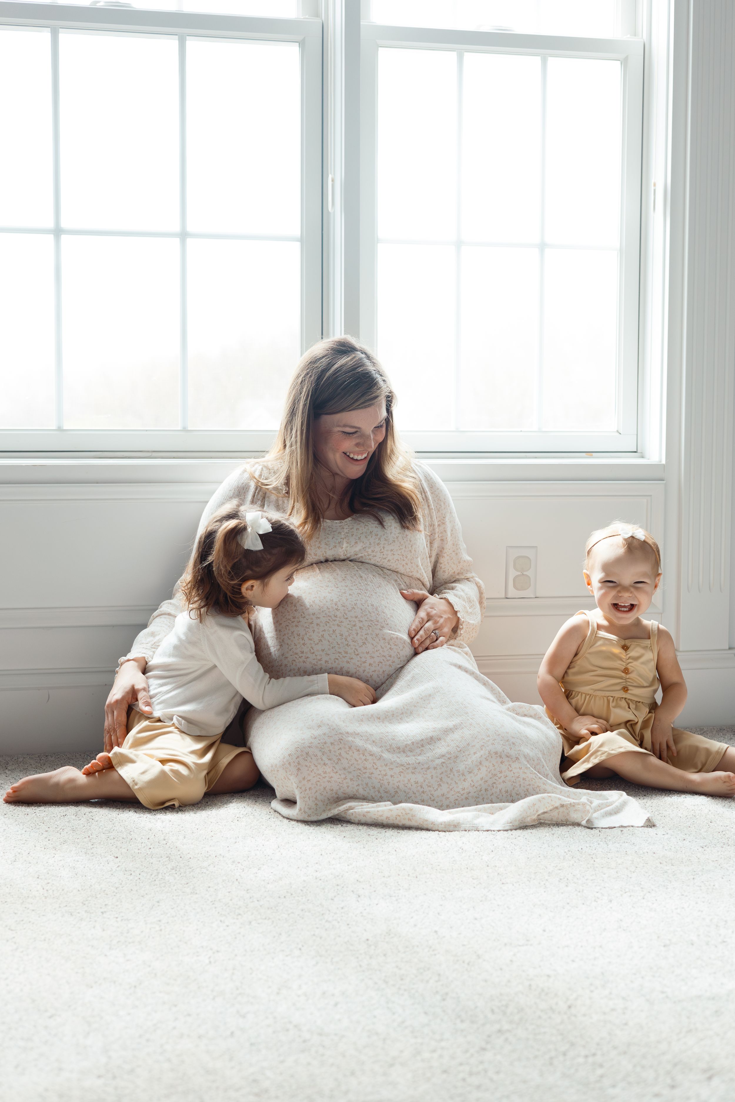 in home maternity photo taken by a newark ohio maternity photographer