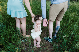 Baby girl waiving family session